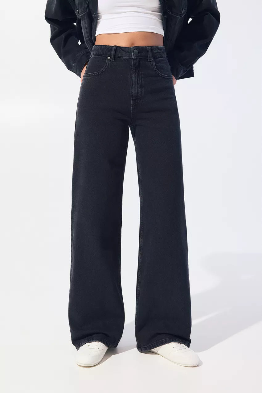 High-Waisted Wide-Leg Black Jeans 👖
