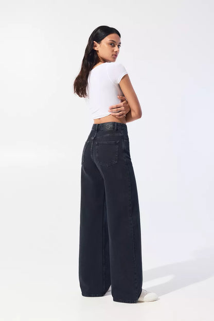 High-Waisted Wide-Leg Black Jeans 👖