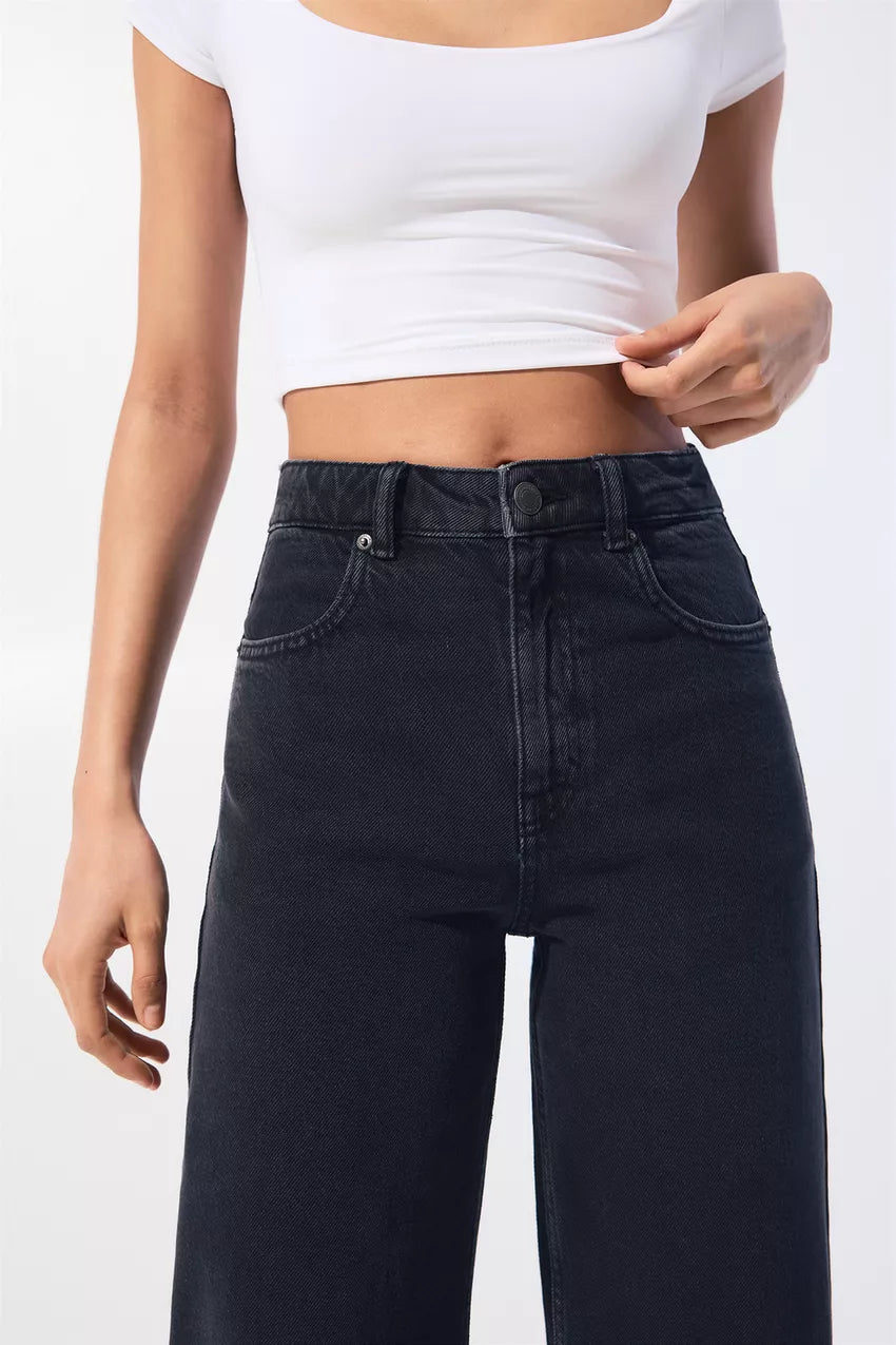 High-Waisted Wide-Leg Black Jeans 👖