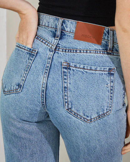 Mid-Blue Wide-Leg Ripped Jeans – Relaxed & Stylish 👖💙