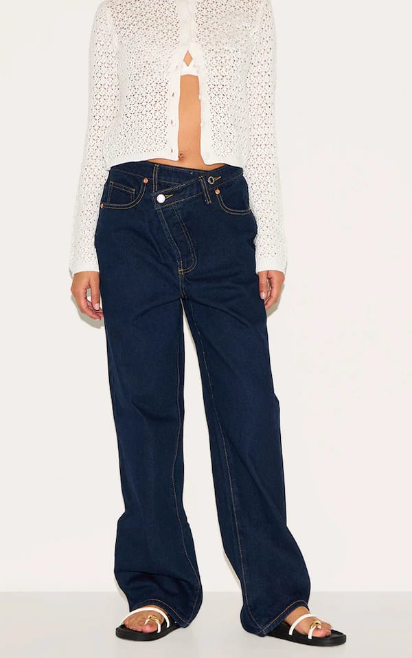 ASYMMETRIC WAIST INDIGO BOOTCUT JEANS – BOLD STRUCTURE MEETS MODERN EDGE 💙✨