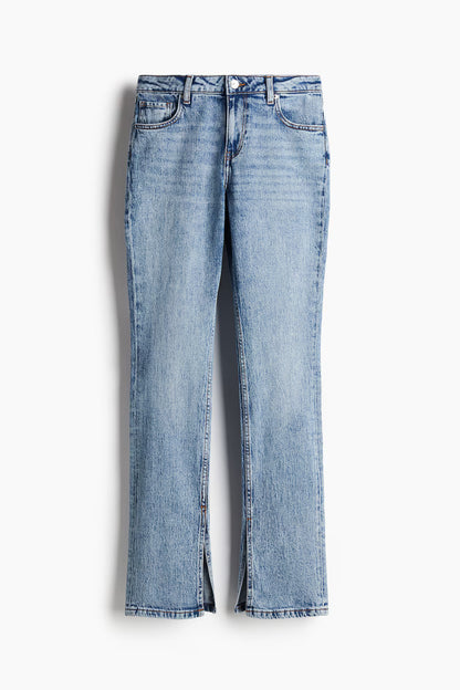 💙 Mid-Blue Split-Hem Fit Jeans – Trendy, Sleek & Timeless