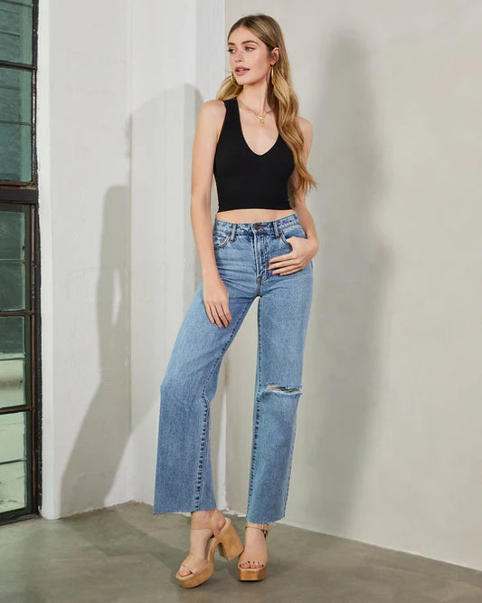 Mid-Blue Wide-Leg Ripped Jeans – Relaxed & Stylish 👖💙