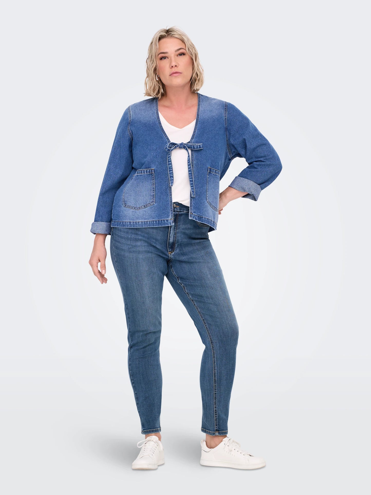 Blue Mid-Waist Skinny Jeans – Sleek & Flattering 👖✨